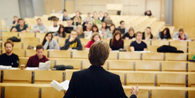 Menschen in Hörsaal