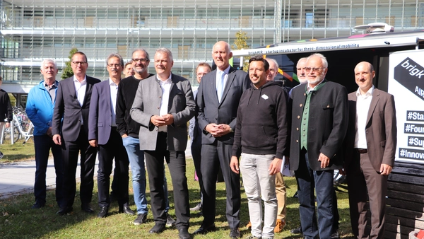 THI-Präsident Professor Walter Schober führte Politiker über den Campus (Foto: THI).