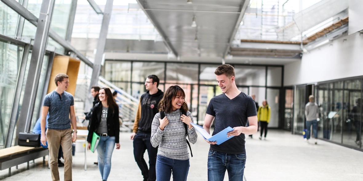 Studierende in der Aula