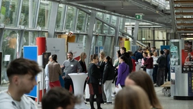 A look at the various information stands of the faculties with many visitors, including the Business School