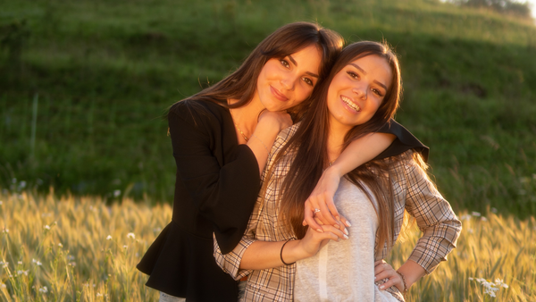 Tatjana and Lorena Bittner portrait photo