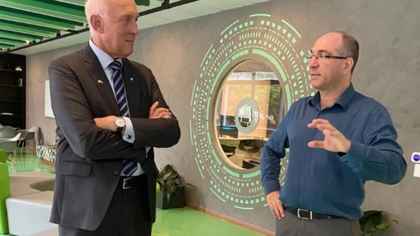 THI President Professor Walter Schober (l.) at the Innovation Hub in Innovation Hub of São Paulo (Photo: THI).