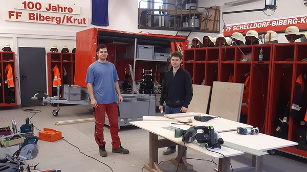 Jonas Kerschenlohr with one of his comrades in front of the trailer.