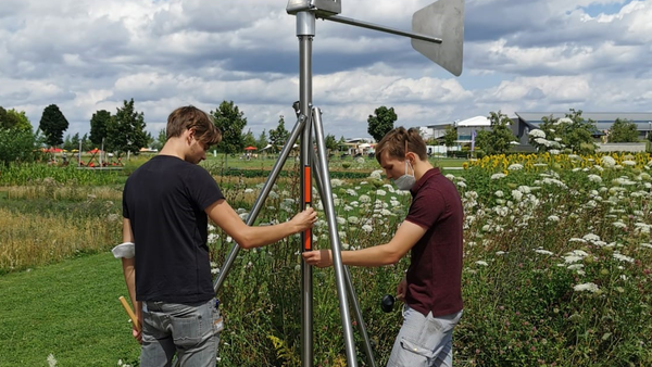 Windturbine der Fakultät Maschinenbau beim Aufbau