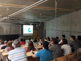 Menschen in Hörsaal